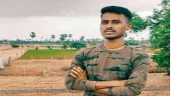 સવારથી જ વિરોધ કરી રહ્યા હતા લોકો