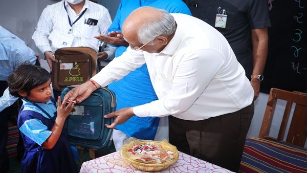 ઇજનેરી શિક્ષણ અને તબીબી સેવાઓ માટે શ્રેષ્ઠ સુવિધાઓ ઉપલબ્ધ કરાવી