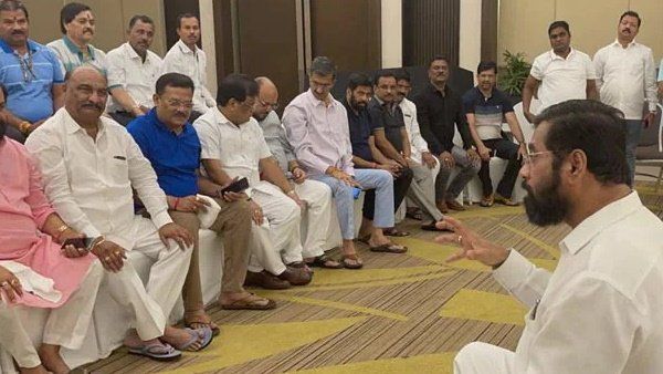 બાગી ધારાસભ્યોએ શું કહ્યું?