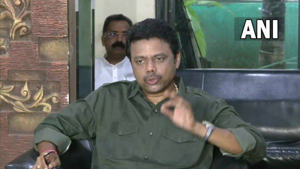 બગાવતની ખબરો વચ્ચે બોલ્યા સંજય રાઉતના ભાઇ- ફરવા જવુ હશે તો ગોવા જઇશ, ગુહાવટીમાં તો ગદ્દાર છે