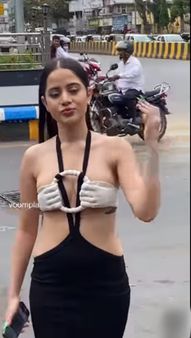 બંગડી પર ગ્લોવ્ઝ લપેટીને બનાવી બ્રા બંગડી પર ગ્લોવ્ઝ લપેટીને બનાવી બ્રા