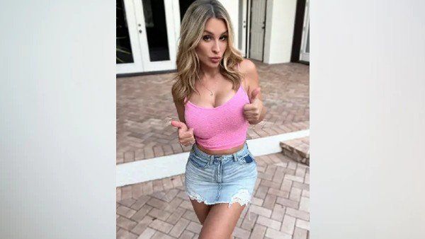 છોકરીનો અંગૂઠો તેને બનાવી રહ્યો છે કરોડપતિ, દર મહિને કમાય છે 10 લાખ!