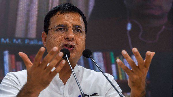 PMના 10 લાખ રોજગારના એલાન પર બોલ્યા રણદીપ સુરજેવાલા - આને કહેવાય 900 ઉંદર ખાઈને બિલ્લી હજ કરવા નીકળી