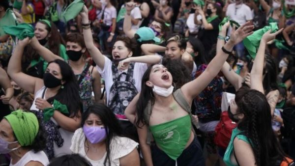 પુરુષો પાસે સહકાર માંગ્યો પુરુષો પાસે સહકાર માંગ્યો