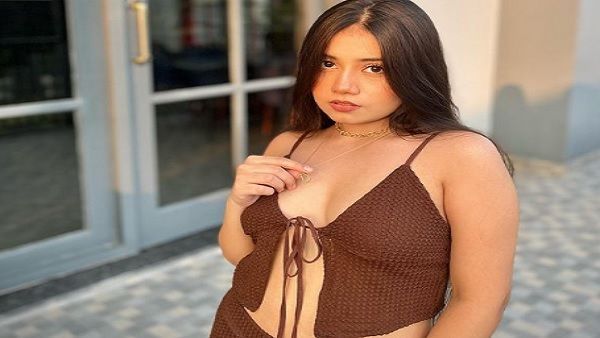 ડૉલી જાવેદે પહેર્યો રીવિલિંગ ડ્રેસ ડૉલી જાવેદે પહેર્યો રીવિલિંગ ડ્રેસ