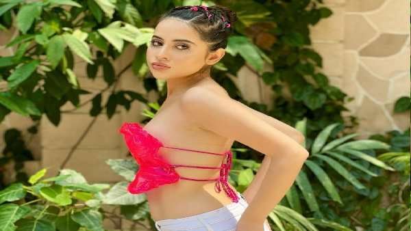 ઉર્ફી જાવેદે પહેરી રસ્સીથી બનેલી બ્રા ઉર્ફી જાવેદે પહેરી રસ્સીથી બનેલી બ્રા