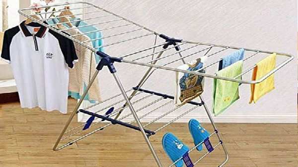હેંગર પર સૂકવો કપડા