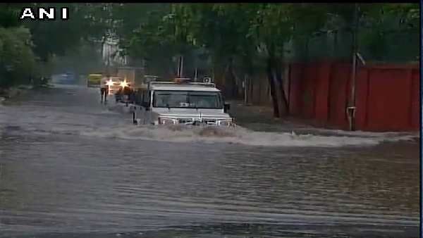 ભારેથી અતિ ભારે વરસાદ વરસવાની સંભાવના