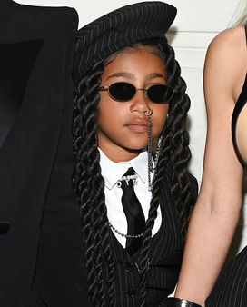 દિકરીએ પણ સ્ટાઈલ કોપી કરી દિકરીએ પણ સ્ટાઈલ કોપી કરી