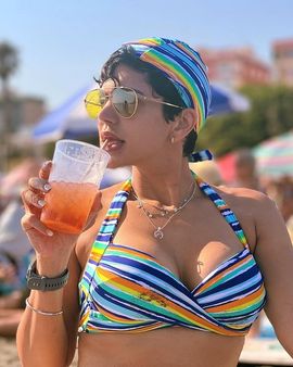 મંદિરા એકદમ બોલ્ડ લાગી રહી છે