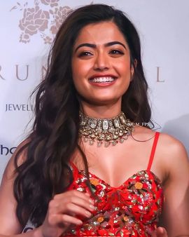 આ રશ્મિકાનું પહેલુ રેમ્પ વોક હતું આ રશ્મિકાનું પહેલુ રેમ્પ વોક હતું