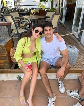 મિત્ર સાથેનો ફોટો શેર કર્યા