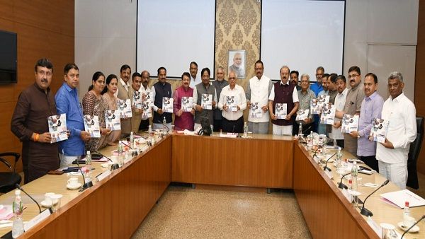 મુખ્યમંત્રી ભૂપેન્દ્રભાઇ પટેલે પાણી પુરવઠા વિભાગના “મક્કમ સરકાર અડીખમ વિકાસગાથા” પુસ્તકનું વિમોચન કર્યું