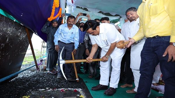 ભાજપ અધ્યક્ષ સી.આર પાટીલે પોતાના મત વિસ્તાર નવસારી જિલ્લામાં વિકાસના કામોના ખાતમુહૂર્ત કર્યા