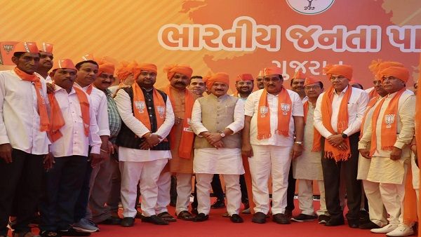 ખેડાના જિલ્લા પ્રમુખ કોંગ્રેસમાથી રાજીનામું આપી ભાજપમાં જોડાયા
