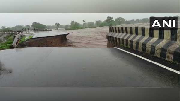 Weather Updates: ગુજરાત-એમપીમાં ભારે વરસાદથી પૂર જેવી સ્થિતિ, મહારાષ્ટ્ર્માં રેડ એલર્ટ