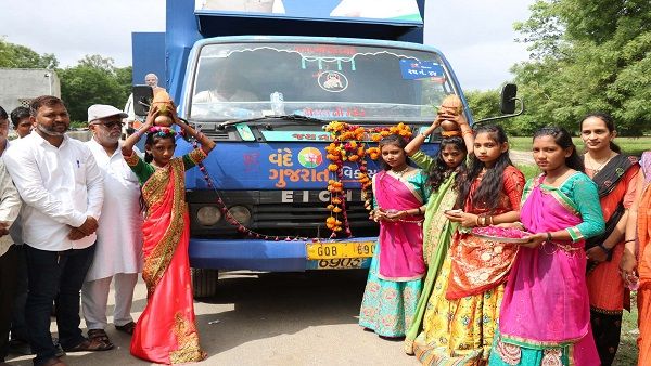 છોટા ઉદેપુરના બોડેલીમાં વંદે ગુજરાત વિકાસયાત્રાનું સ્વાગત કરાયું