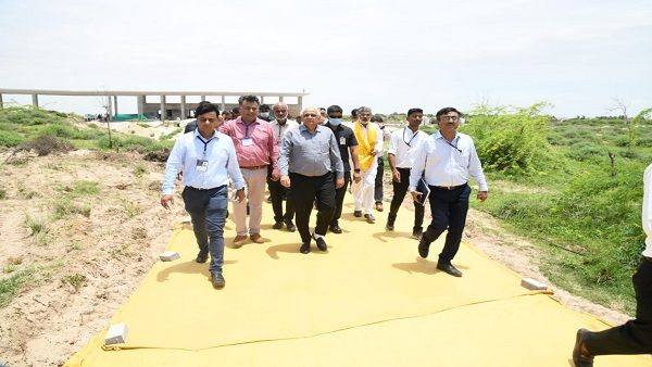 મુખ્યમંત્રીએ દ્વારકા નજીક વિકસી રહેલા શિવરાજપૂરના ટુરિસ્ટ ફેસીલીટી પ્રોજેક્ટસની કામગીરીનું નિરીક્ષણ કર્યુ