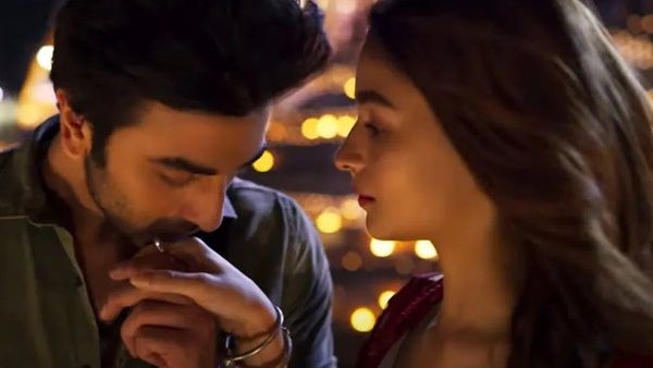 હાથ પર ચુંબન કરવું