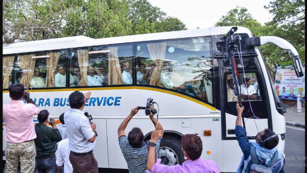 રોડ પર ઉતર્યા શિવસૈનિક