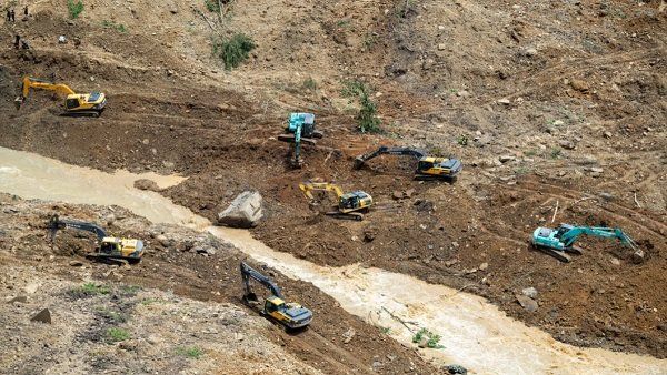 20 મૃતદેહો બહાર કાઢવામાં આવ્યા