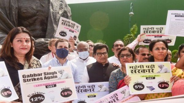 'તમે ગૃહમાં પ્રશ્નો પૂછવા માંગતા નથી, તમે પ્લેકાર્ડ લાવો છો...' 'તમે ગૃહમાં પ્રશ્નો પૂછવા માંગતા નથી, તમે પ્લેકાર્ડ લાવો છો...'