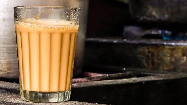 ભૂખ્યા વૃદ્ધને જોઈને શેખરનું હૃદય દ્રવી ઊઠ્યું