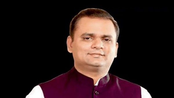 કોંગ્રેસના ઉમેદવારને હરાવ્યા કોંગ્રેસના ઉમેદવારને હરાવ્યા