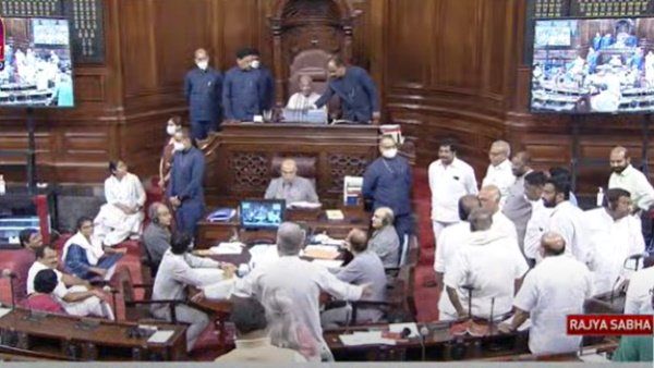ચોમાસુ સત્ર: રાજ્યસભામાં હંગામો, સભાપતિએ 19 સાંસદોને કર્યા સસ્પેંડ
