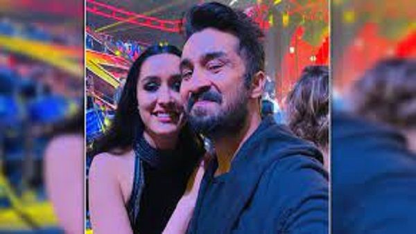 પડદા પાછળ કામ કર્યું