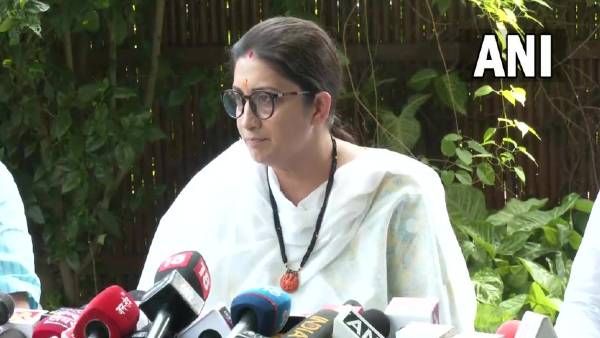 'હું ગાધી પરિવારની વિરૂદ્ધ બોલુ છુ એટલે..' સ્મૃતિ ઇરાનીએ કોંગ્રેસ પર કર્યો પલટવાર