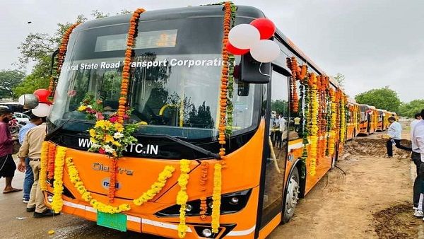 ગાંધીનગર-અમદાવાદ વચ્ચે ઈ- બસ સેવાનો પ્રારંભ કરાયો!