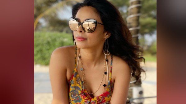 એ અભિનેત્રીઓને પસંદ કરવામાં આવે છે જે સમજૂતી કરે છે