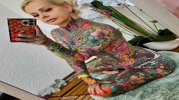 કપડા બદલવાની ઝંઝટ ખતમ, 24 લાખ ખર્ચીને મહિલાએ આખા શરીરે બનાવ્યા ટેટૂ, હવે કપડાં વિના ફરવા લાગી