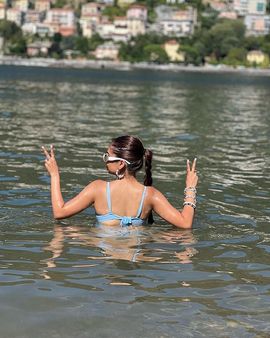 અનુષ્કાના પોઝે ફેન્સને ઘાયલ કર્યા