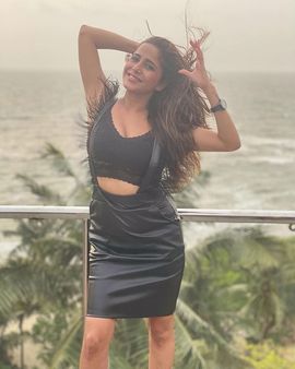 કેટ શર્મા બોલ્ડ લાગી રહી છે