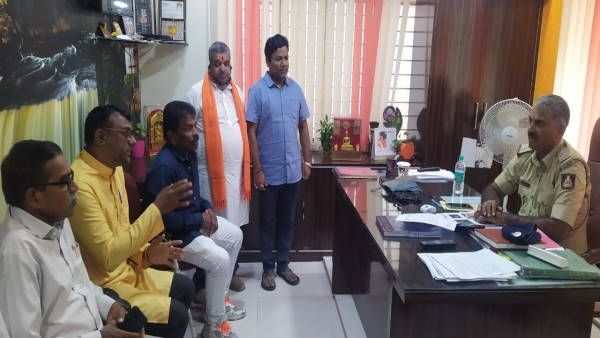 વિરોધની અસર, પેઇન્ટિંગ દૂર કરવી પડી વિરોધની અસર, પેઇન્ટિંગ દૂર કરવી પડી