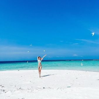 બિકીનીમાં બોલ્ડ લાગી રહી છે અલાયા