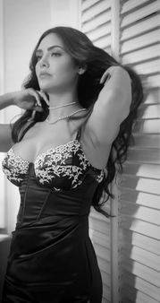 એક્ટ્રેસના લહેંગા પહેરેલી જોવા મળી રહી છે એક્ટ્રેસના લહેંગા પહેરેલી જોવા મળી રહી છે