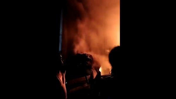 ગાઝિયાબાદ: ટેંટ હાઉસમાં આગ લાગવાથી 3 લોકોના મોત, જીવ બચાવવા લોકો છત ઉપરથી કુદ્યા