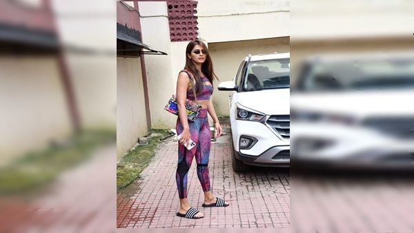 પૂજા હેગડે જીમ બહાર સ્પોટ થઇ