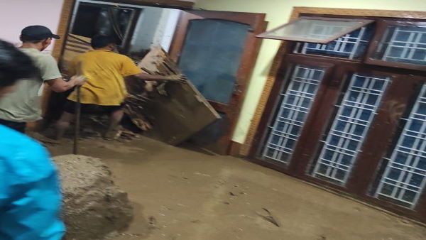 પોલીસ પગપાળા બ્રહ્મપુરી ગામમાં પહોંચી હતી