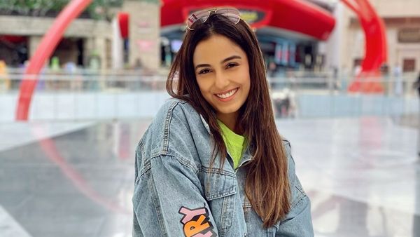 સૃષ્ટિ રોડે : સૃષ્ટિ રોડે :