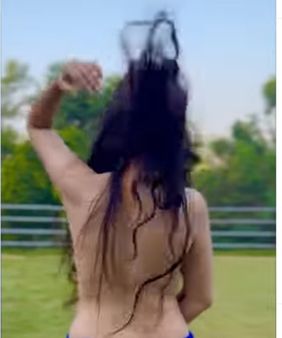 અજીબ ફેશન સેન્સને કારણે ચર્ચામાં રહે છે ઉર્ફી