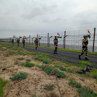 બોર્ડર પર દેશભક્તિનો રંગ, નડાબેટ સરહદે હર ઘર તિરંગા અભિયાનની ઉજવણી કરાઈ!