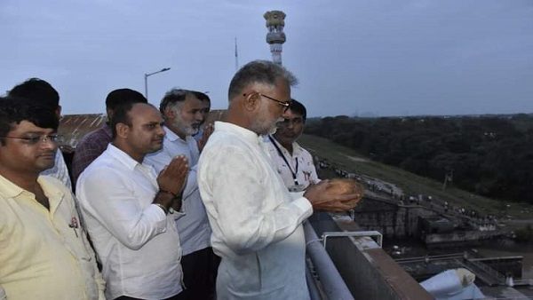 કિર્તીસિંહ વાઘેલાએ દાંતીવાડા અને સીપુ ડેમની મુલાકાત લઈ જળ પુજન કર્યુ!