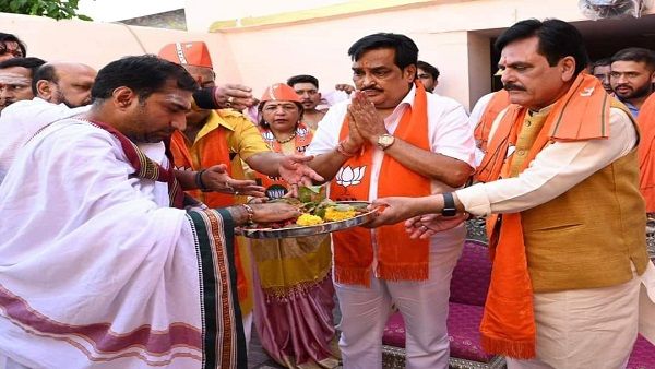 સીઆર પાટીલે શ્રાવણના છેલ્લા દિવસે બીલીપત્ર અર્પણોત્સવ કાર્યક્રમમાં હાજરી આપી!