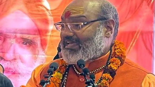 'ભગવો... હિન્દુઓના ઘરે હોવો જોઈએ...'