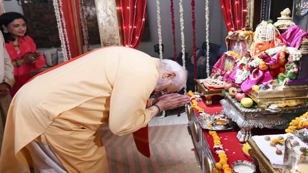 PM મોદીએ ગણપતિ બાપ્પાની કરી આરતી, કેન્દ્રીય મંત્રી પિયુષ ગોયલના ઘરે ગણેશ ઉત્સવમાં થયા શામેલ