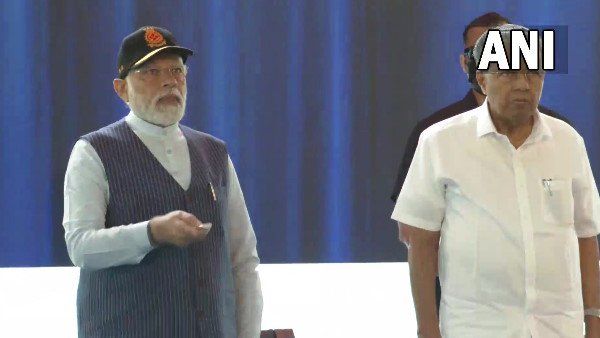 PM મોદીએ નૌકાદળને સોંપ્યુ સ્વદેશી એરક્રાફ્ટ કરિયર INS વિક્રાંત, જાણો શું છે તેની ખાસિયત